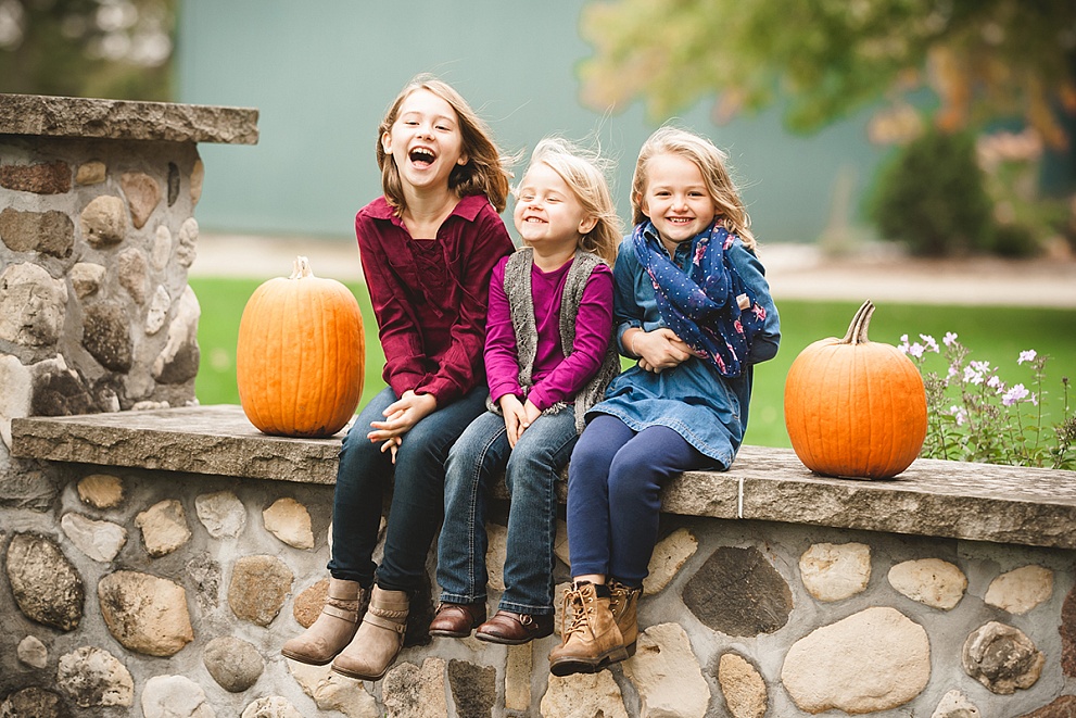 outdoor fall family pics