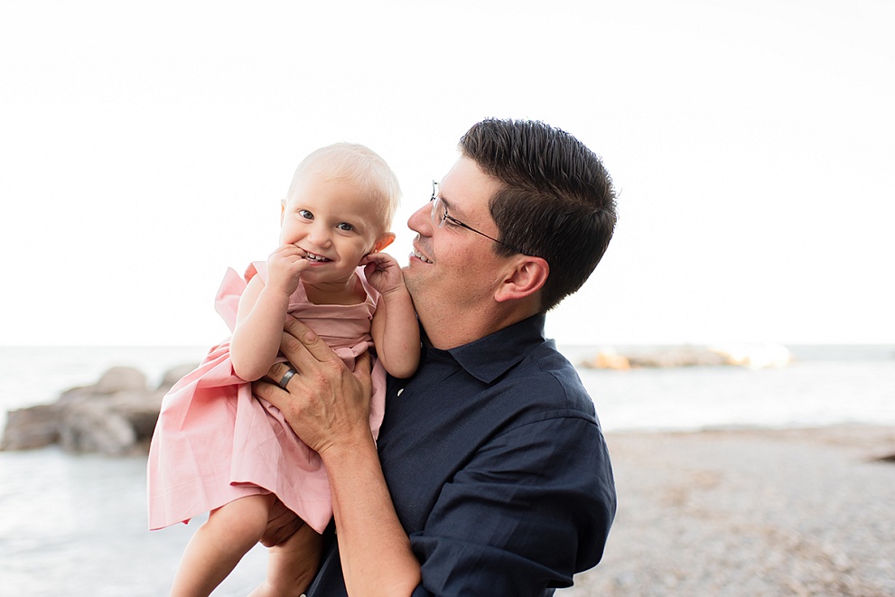 child family outdoor beach photographers whitefish bay wisconsin