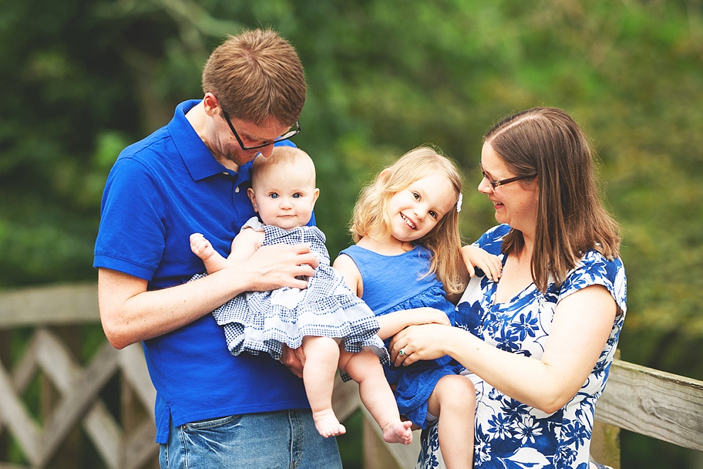 family photos outdoors creative milwaukee