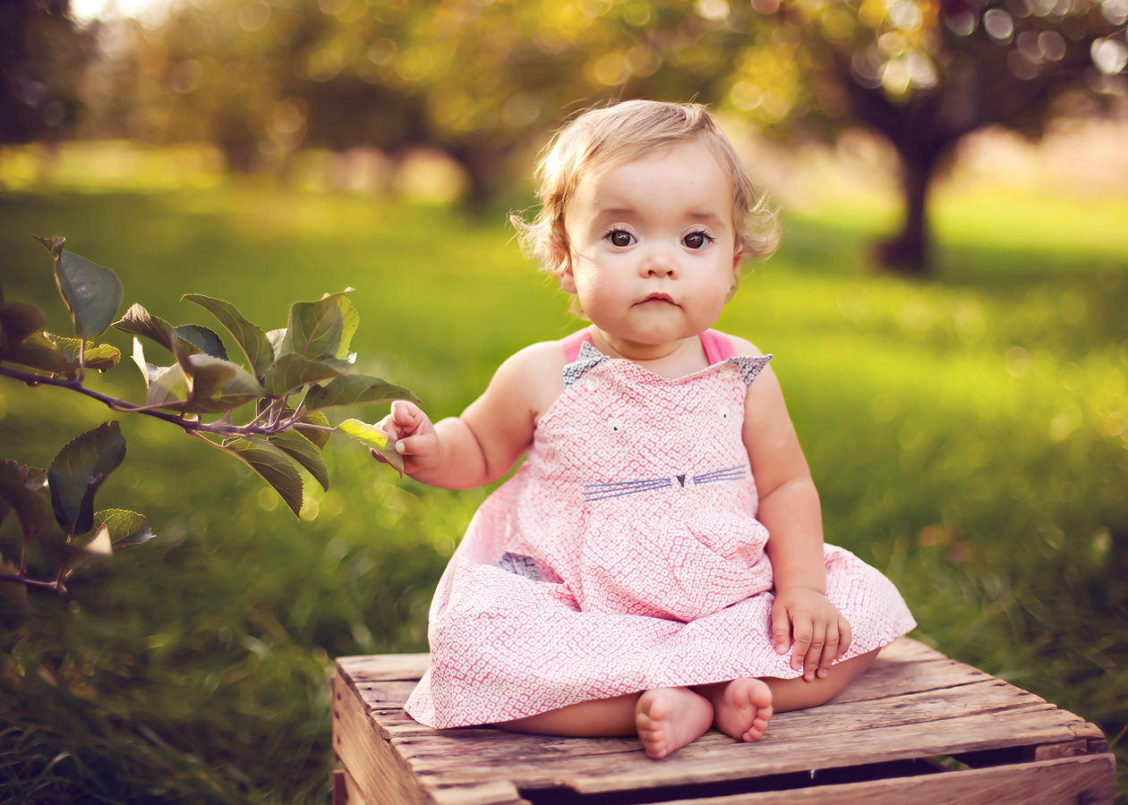 baby outdoor 6 month photography west bend wisconsin