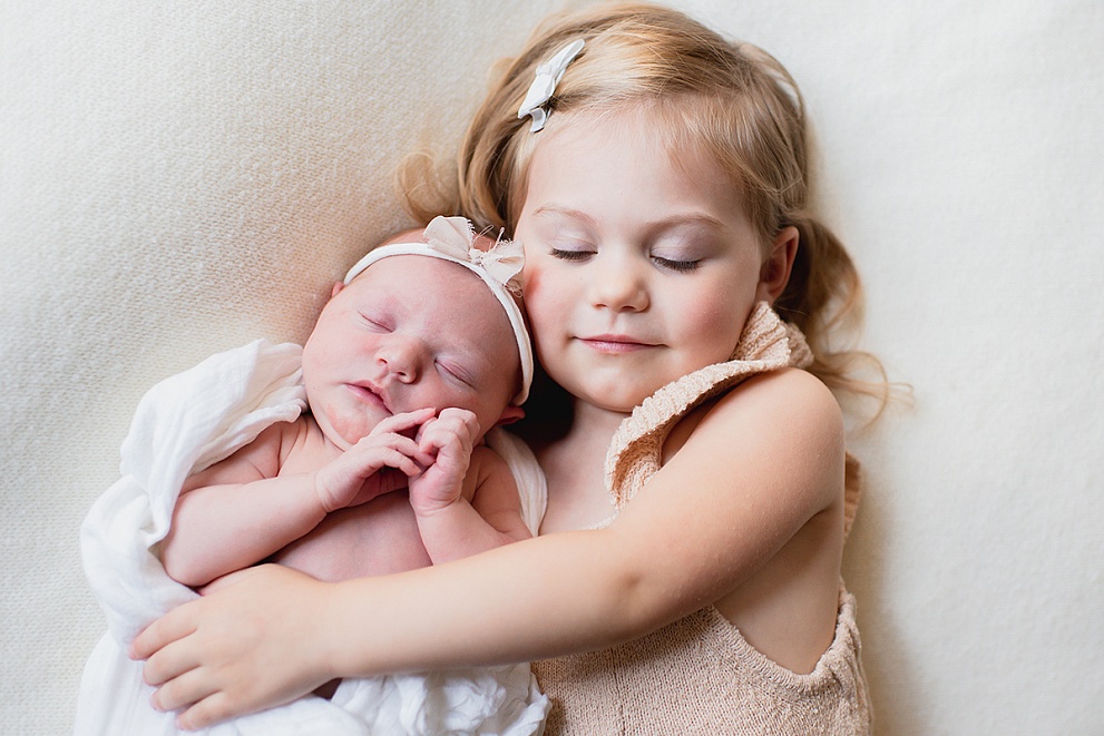 sisters newborn photography wisconsin