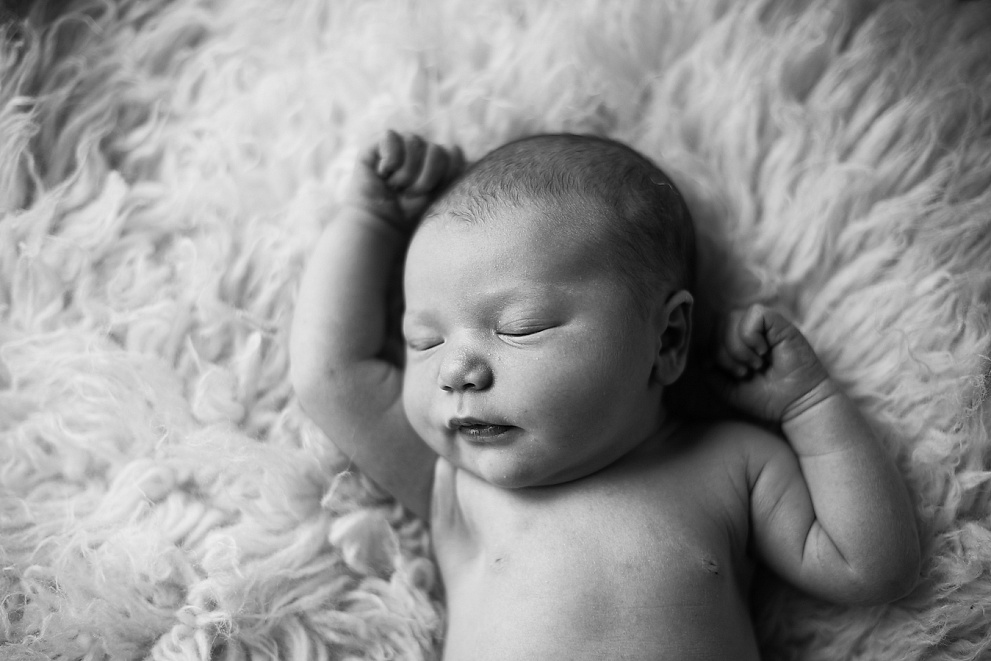natural simple baby-newborn photographers milwaukee wisconsin