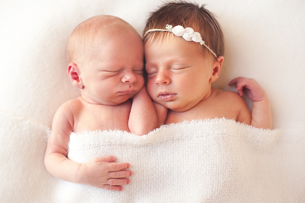 twins twin newborn baby photographer milwaukee wisconsin