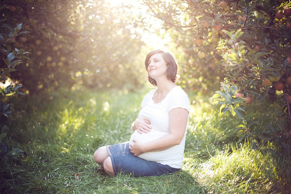 spring outdoor pregnancy photos wisconsin